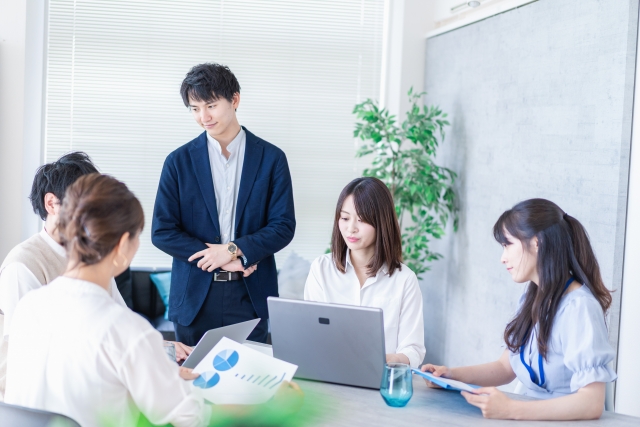 謙虚な人とのコミュニケーションと適切な距離感の保ち方