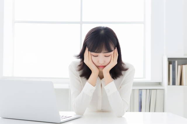 職場の人と必要以上に関わりたくないときのスマートな対応法