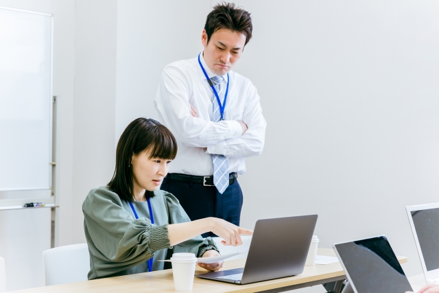 言い訳する人は仕事ができない?職場での関わり方